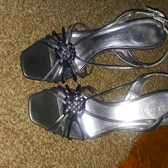 Heels - Picture 1 of 1